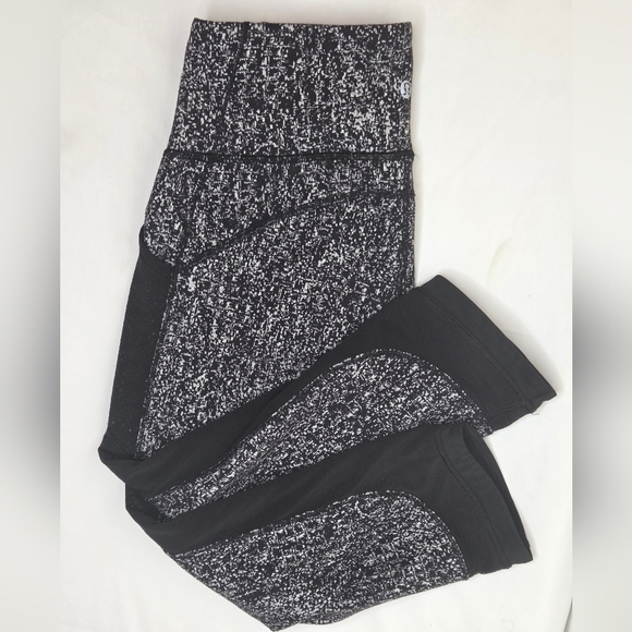 Lululemon Athletica Size 6 Black and Silver Leggings Inseam: 17" - Picture 1 of 9